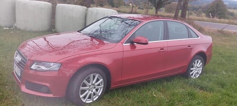 Gebraucht Audi A4 Attraction 120 PS (88 kW) 2011 Rot Limousine