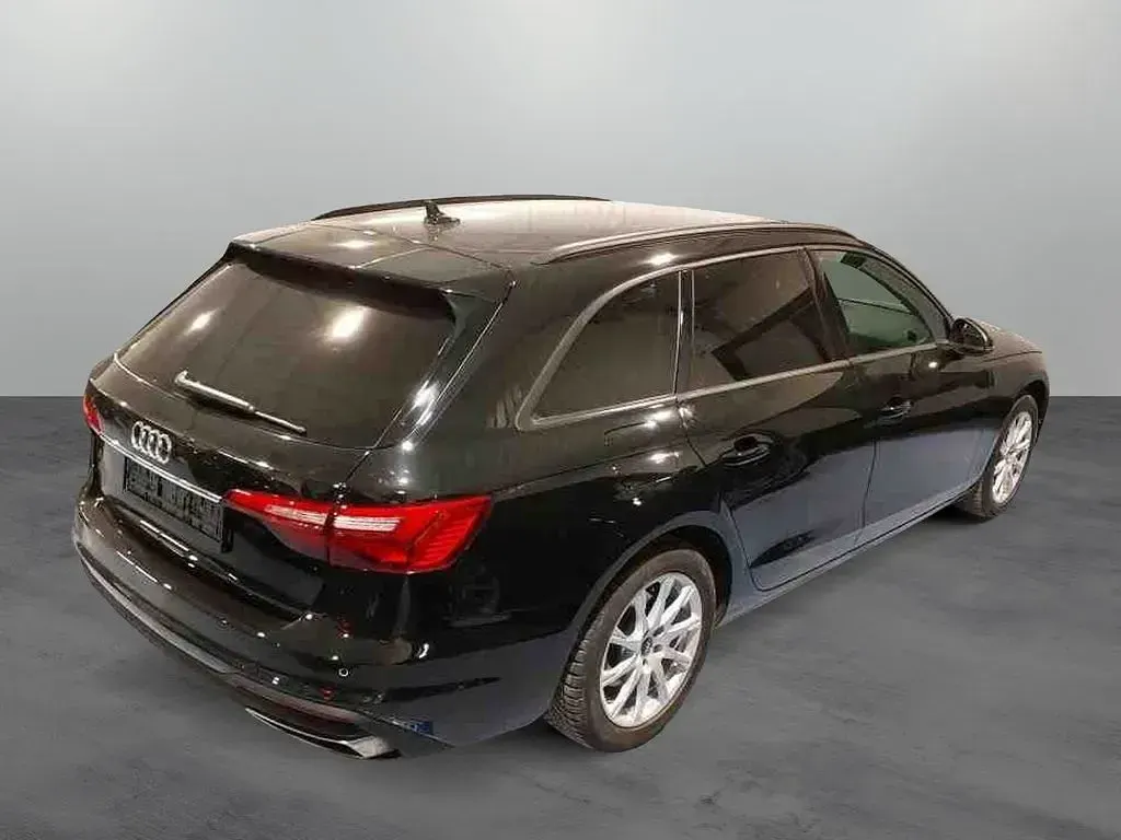Gebraucht Audi A4 Basis 150 PS (110 kW) 2022 Mythosschwarz metallic Kombi