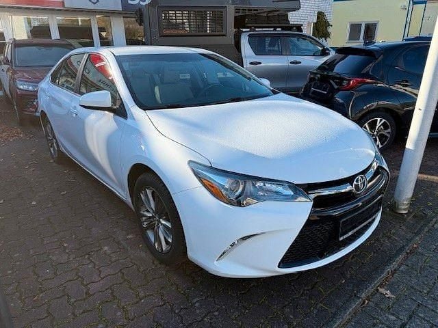 Weiß Gebraucht 2017 Toyota Camry Limousine | 18.900 € - Bild 1/4