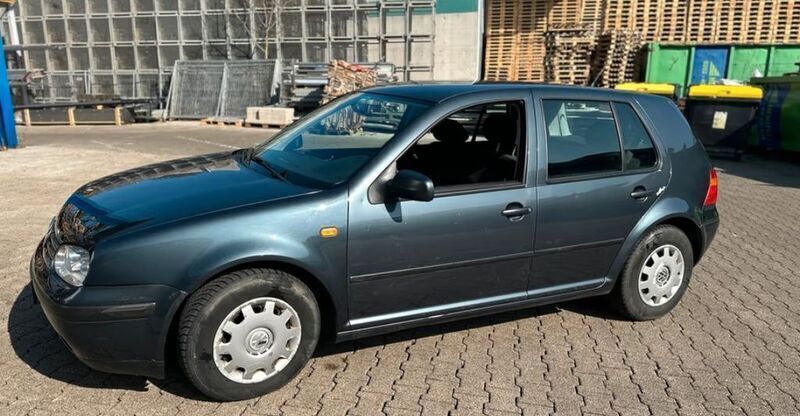 Grau Gebraucht 2003 VW Golf IV Limousine | 5.500 € - Bild 1/3
