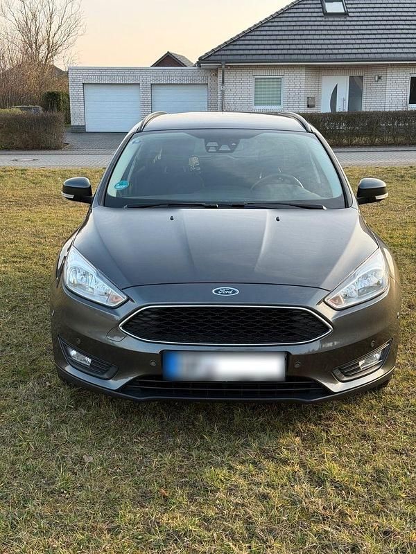 Gebraucht Ford Focus 125 PS (91 kW) 2017 Grau Kombi