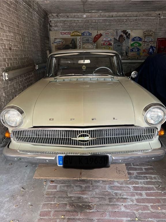 Beige Gebraucht 1963 Opel Kapitän Limousine | 29.900 € - Bild 1/4