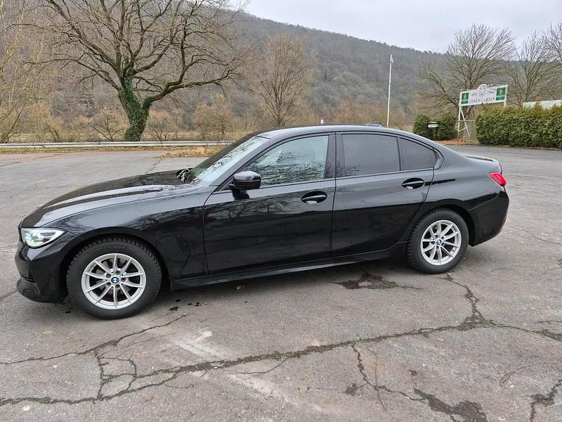 Gebraucht BMW 320 184 PS (135 kW) 2019 Schwarz Limousine