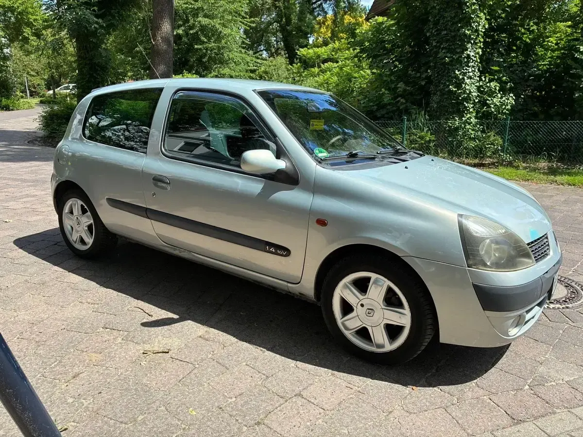Gebraucht Renault Clio 98 PS (72 kW) 2001 Silber Kleinwagen