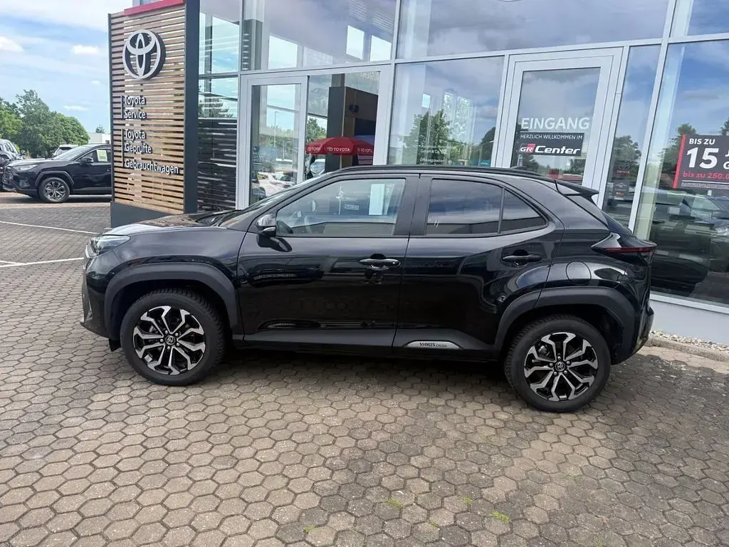 Gebraucht Toyota Yaris Cross 131 PS (96 kW) 2025 Schwarz SUV