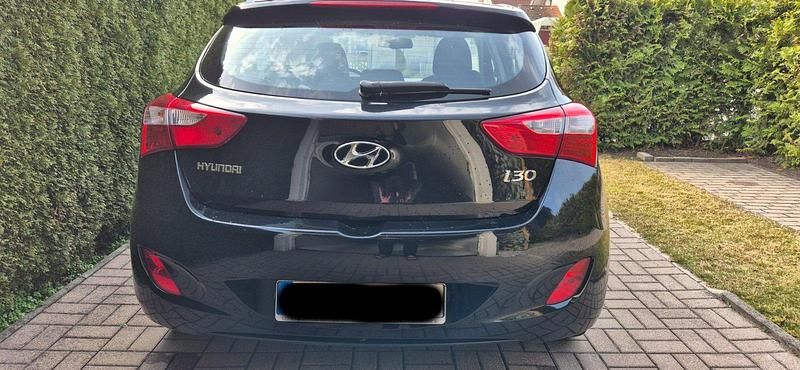 Gebraucht Hyundai i30 136 PS (100 kW) 2015 Schwarz Limousine