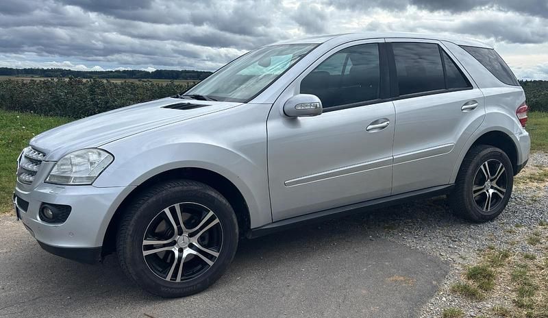 Silber Gebraucht 2005 Mercedes ML320 SUV | 5.200 € (Guter Preis) - Bild 1/4