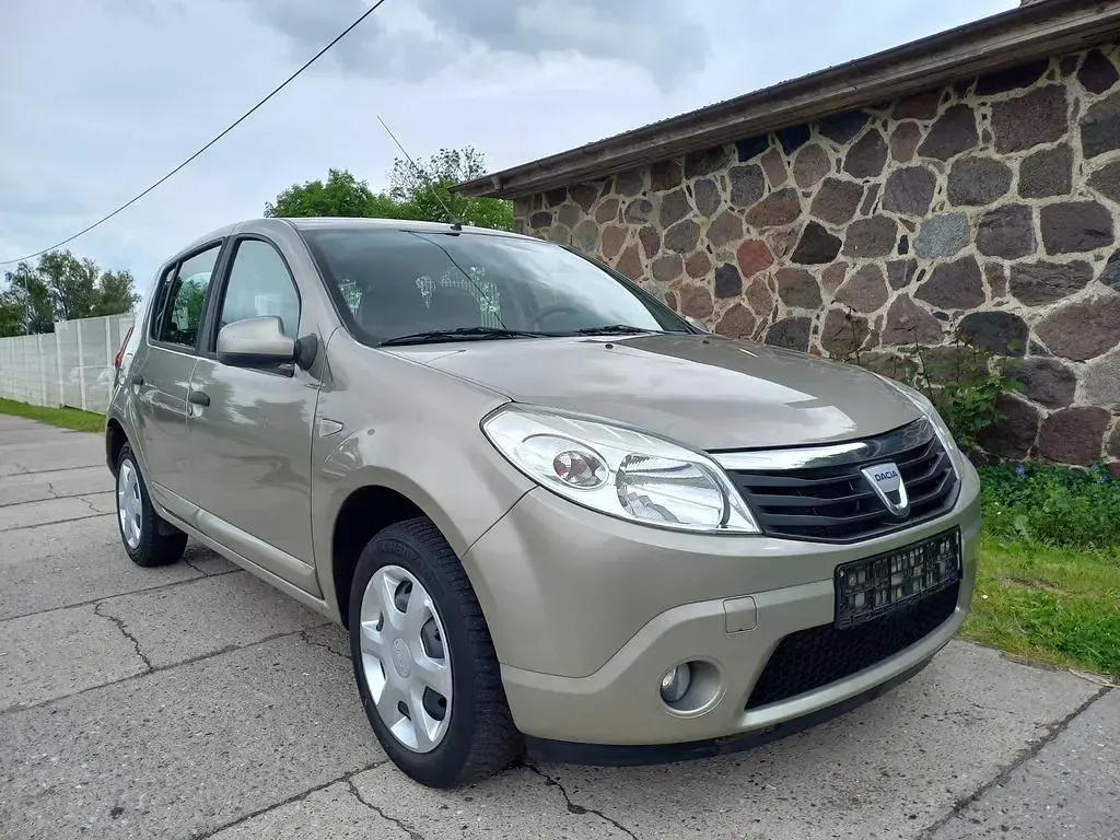 Gebraucht Dacia Sandero Lauréate 75 PS (55 kW) 2012 Grün Limousine