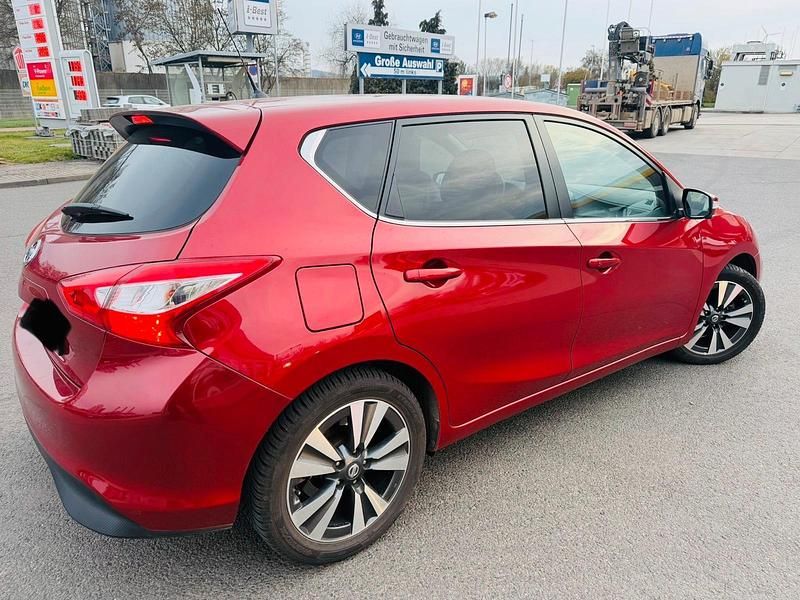 Gebraucht Nissan Pulsar 116 PS (85 kW) 2016 Rot Kleinwagen