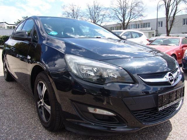 Second-hand Opel Astra Selection 101 CP (74 kW) 2012 Negru Berlinǎ