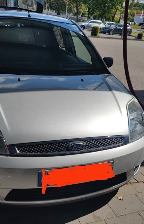 Grau Gebraucht 2004 Ford Fiesta Ghia Kleinwagen | 1.790 € (Fairer Preis) - Bild 1/4
