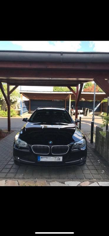 Schwarz Gebraucht 2011 BMW 520 Kombi | 12.000 € - Bild 1/4