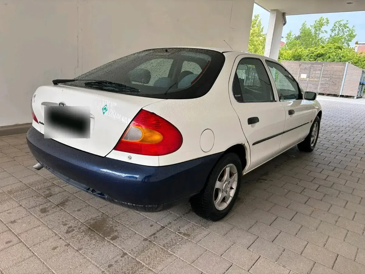 Gebraucht Ford Mondeo 115 PS (84 kW) 1998 Weiß Limousine