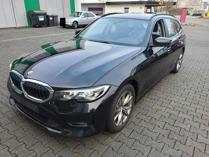 Schwarz Gebraucht 2020 BMW 318 Advantage Kombi | 16.990 € (Teuer) - Bild 1/4