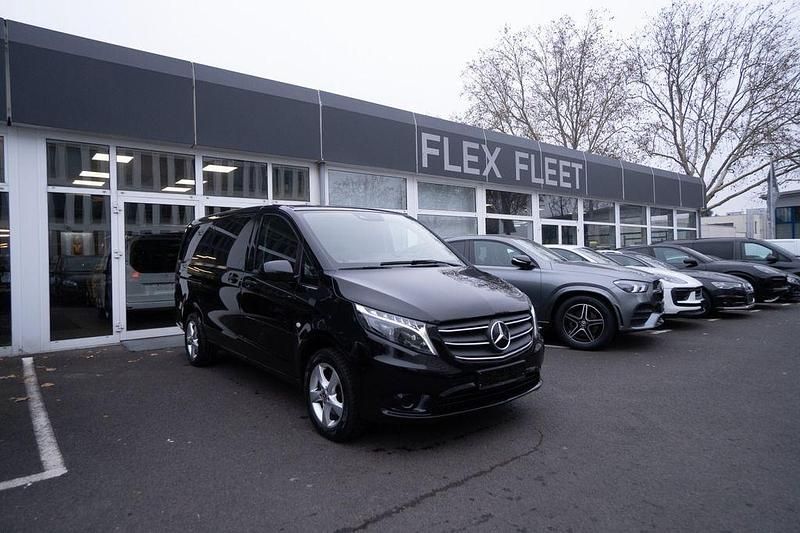 Obsidianschwarz metallic Gebraucht 2023 Mercedes Vito Van / Kleinbus | 37.990 € (Superpreis) - Bild 1/4