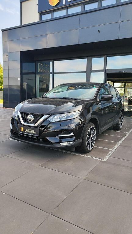 Schwarz Gebraucht 2018 Nissan Qashqai N-Connecta SUV | 10.900 € (Superpreis) - Bild 1/4