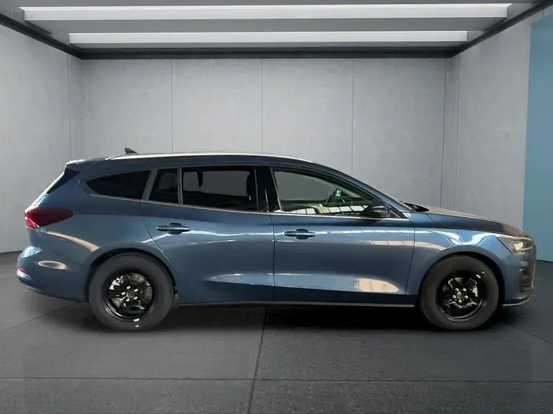 Neu Ford Focus Titanium 155 PS (114 kW) 2025 Blau Kombi