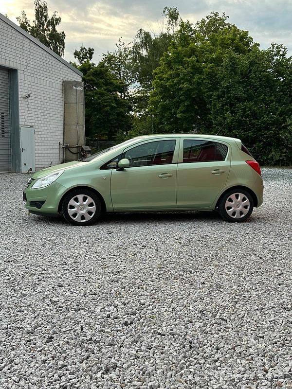 Gebraucht Opel Corsa Edition 80 PS (58 kW) 2009 Grün Kleinwagen