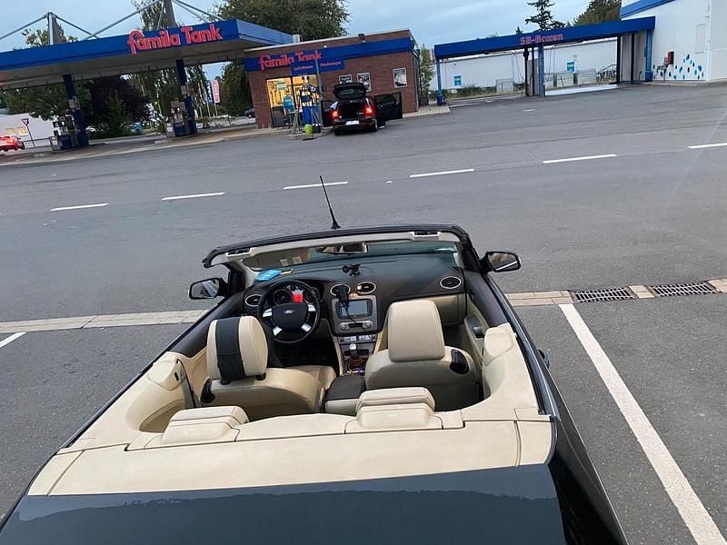 Gebraucht Ford Focus Cabriolet Titanium 145 PS (106 kW) 2008 Schwarz Cabrio