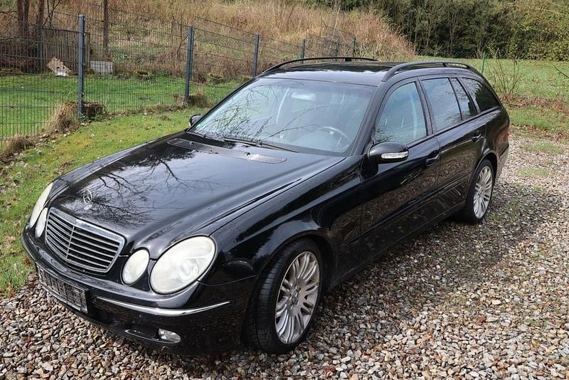 Second-hand Mercedes E200 163 CP (119 kW) 2003 Negru Break