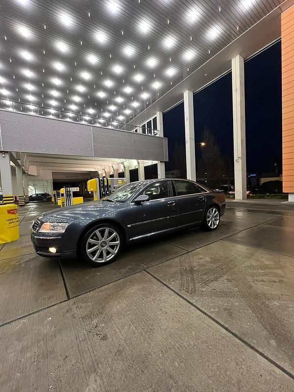 Blau Gebraucht 2004 Audi A8 Limousine | 6.500 € (Etwas zu teuer) - Bild 1/4