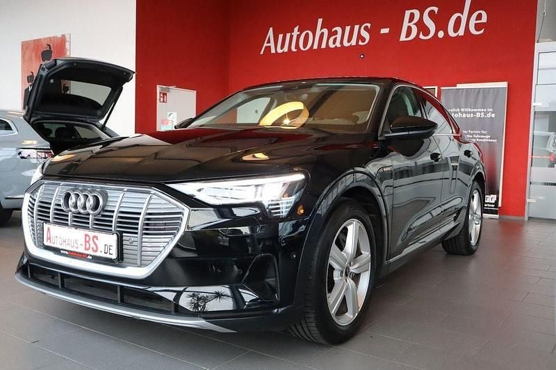 Schwarz Gebraucht 2023 Audi e-tron Sportback Advanced SUV | 31.650 € (Superpreis) - Bild 1/4