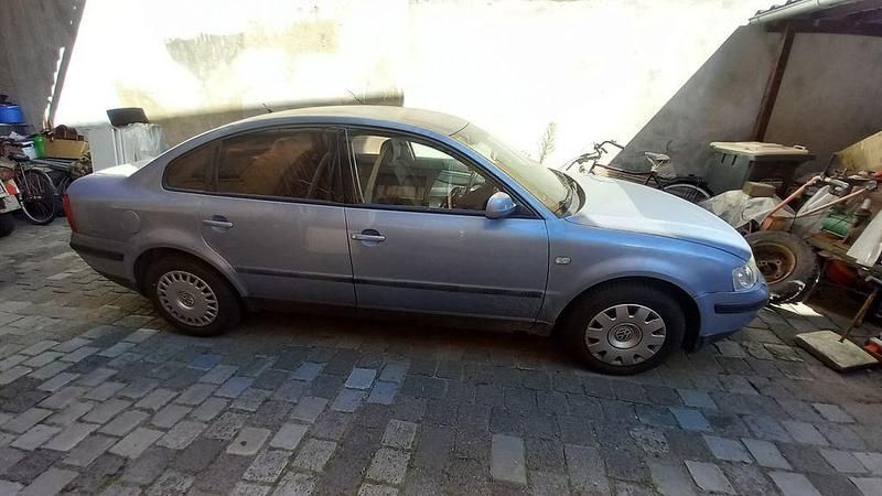 Blau Gebraucht 2000 VW Passat Comfortline Limousine | 2.000 € (Guter Preis) - Bild 1/2