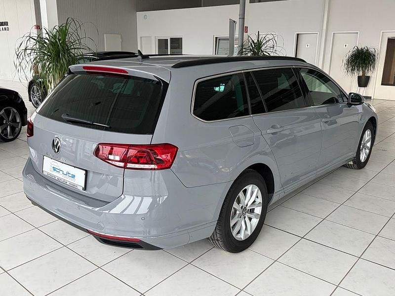 Gebraucht VW Passat Business 150 PS (110 kW) 2022 Grau Kombi