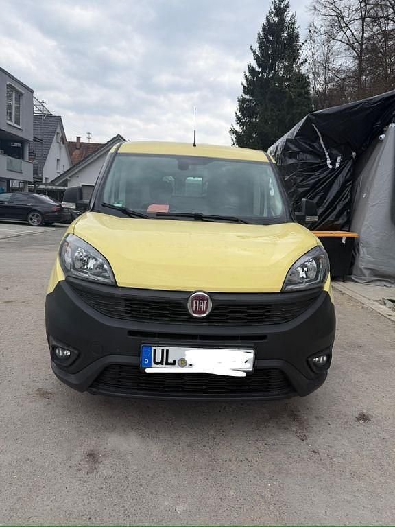Gebraucht Fiat Doblò 101 PS (74 kW) 2021 Gelb Van / Kleinbus