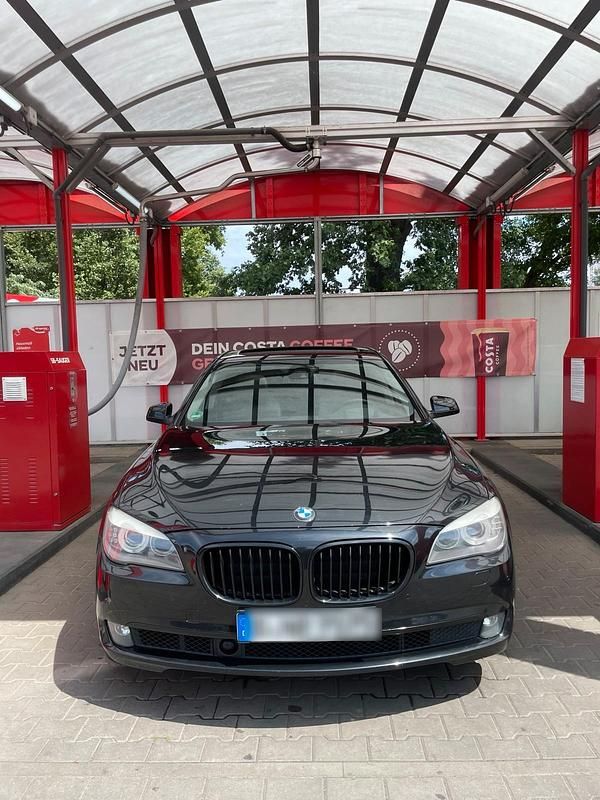 Schwarz Gebraucht 2009 BMW 740 Limousine | 13.800 € (Etwas zu teuer) - Bild 1/4