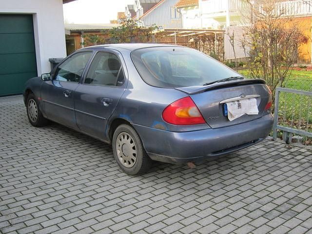 Gebraucht Ford Mondeo 116 PS (85 kW) 1996 Blau metallic Limousine