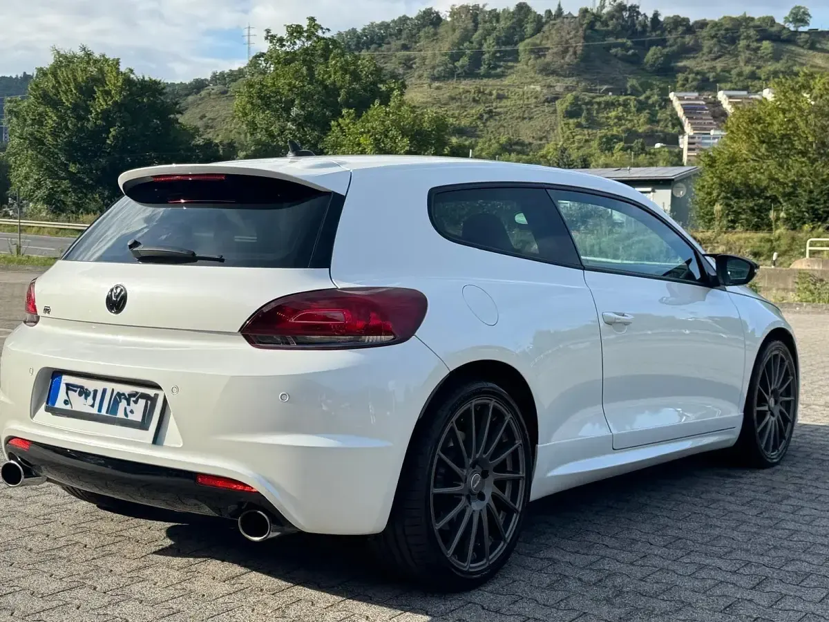 Gebraucht VW Scirocco R 265 PS (194 kW) 2013 Weiß Coupé