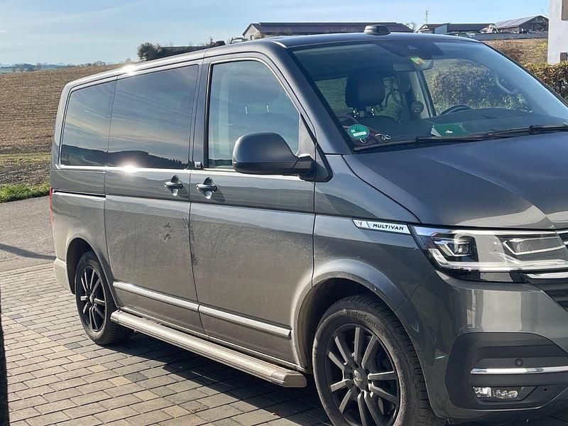 Gebraucht VW Multivan 204 PS (150 kW) 2021 Grau Van