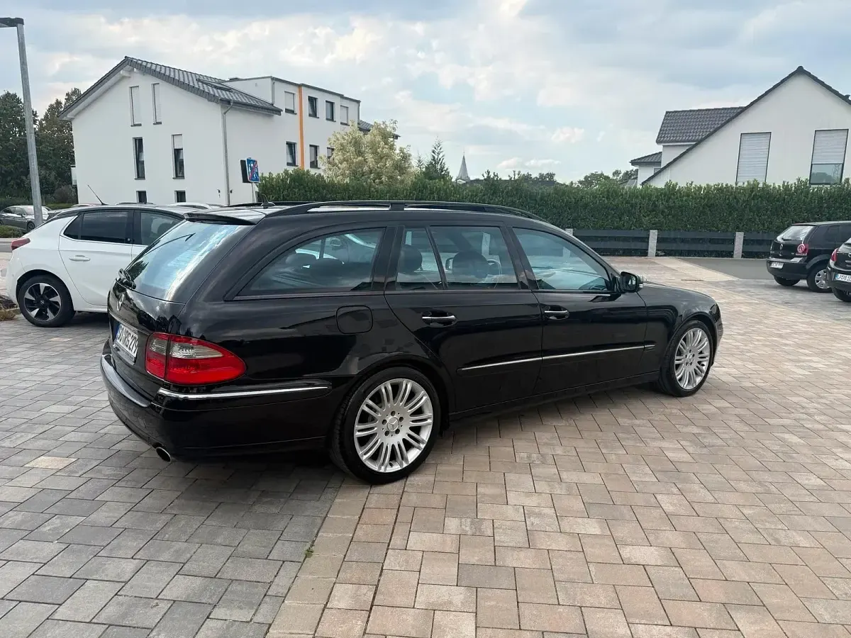 Gebraucht Mercedes E200 Sport 184 PS (135 kW) 2009 Schwarz Kombi