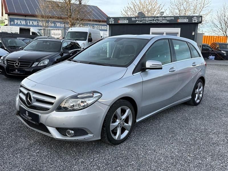 Gebraucht Mercedes B200 156 PS (114 kW) 2014 Silber Van / Kleinbus