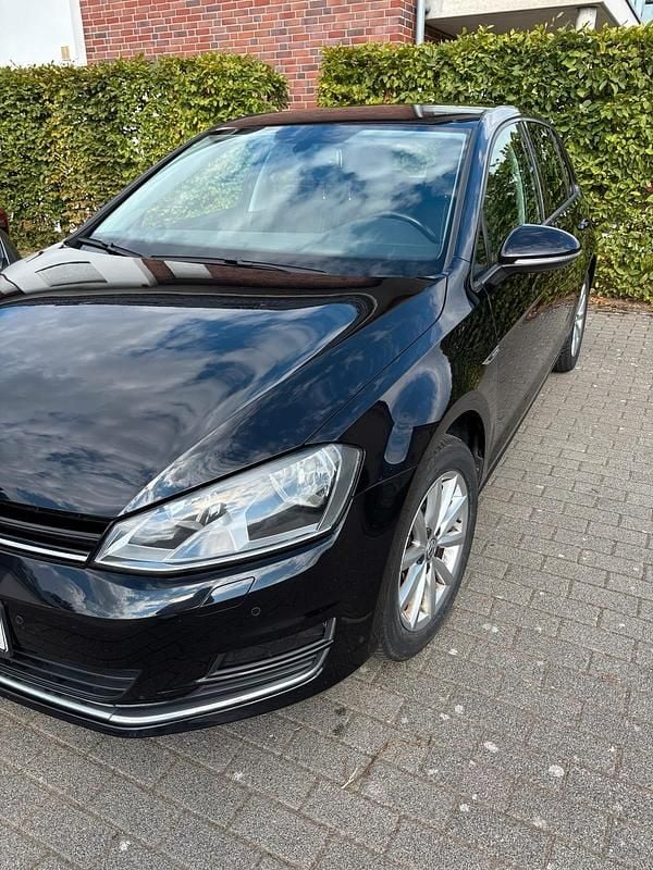 Schwarz Gebraucht 2016 VW Golf VII LOUNGE Kleinwagen | 11.000 € (Guter Preis) - Bild 1/4