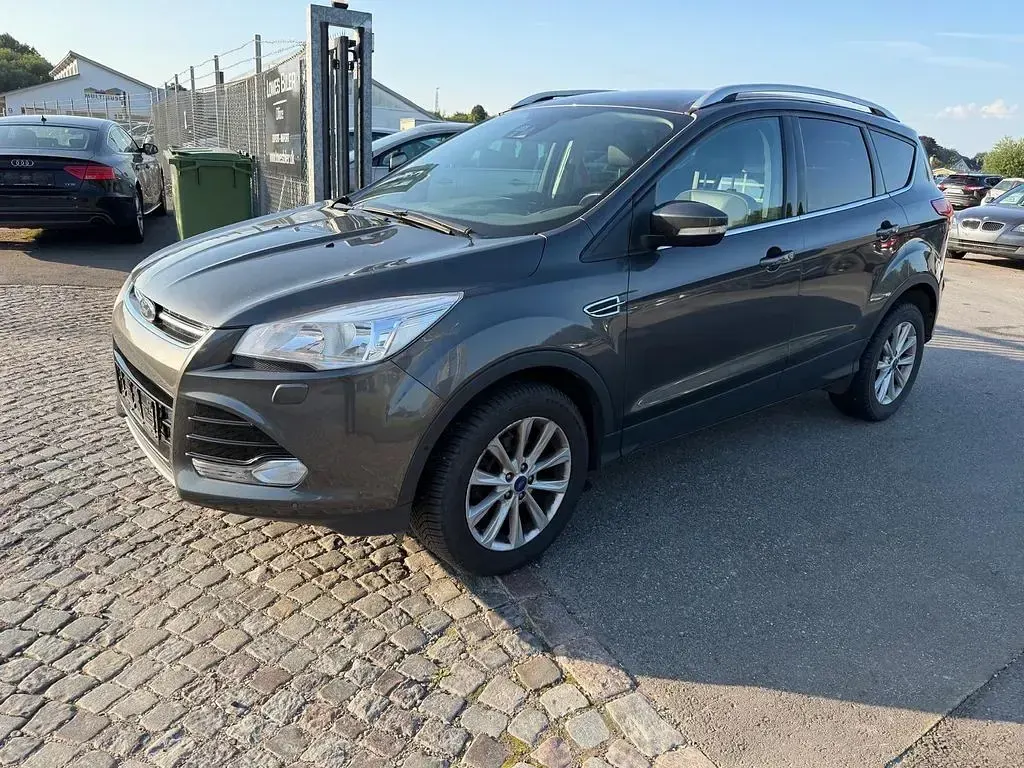 Gebraucht Ford Kuga Titanium 150 PS (110 kW) 2016 Grau SUV