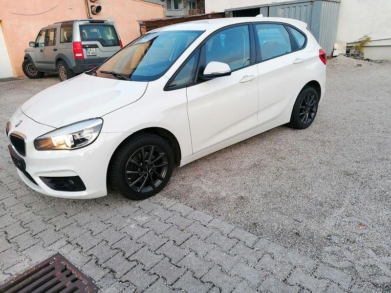 Weiß Gebraucht 2017 BMW 218 Kombi | 12.950 € (Superpreis) - Bild 1/4