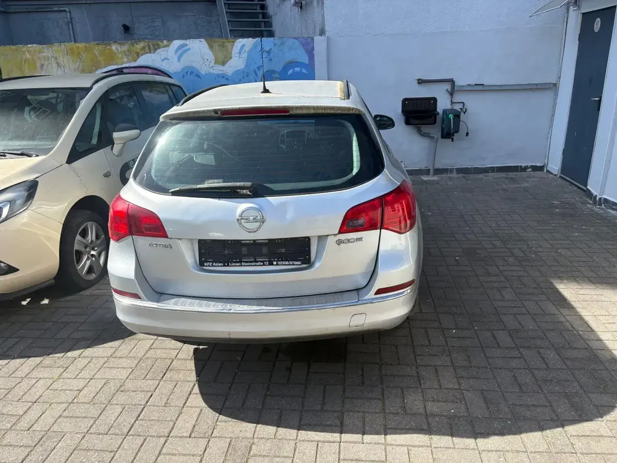 Gebraucht Opel Astra Eco 110 PS (80 kW) 2015 Silber Limousine