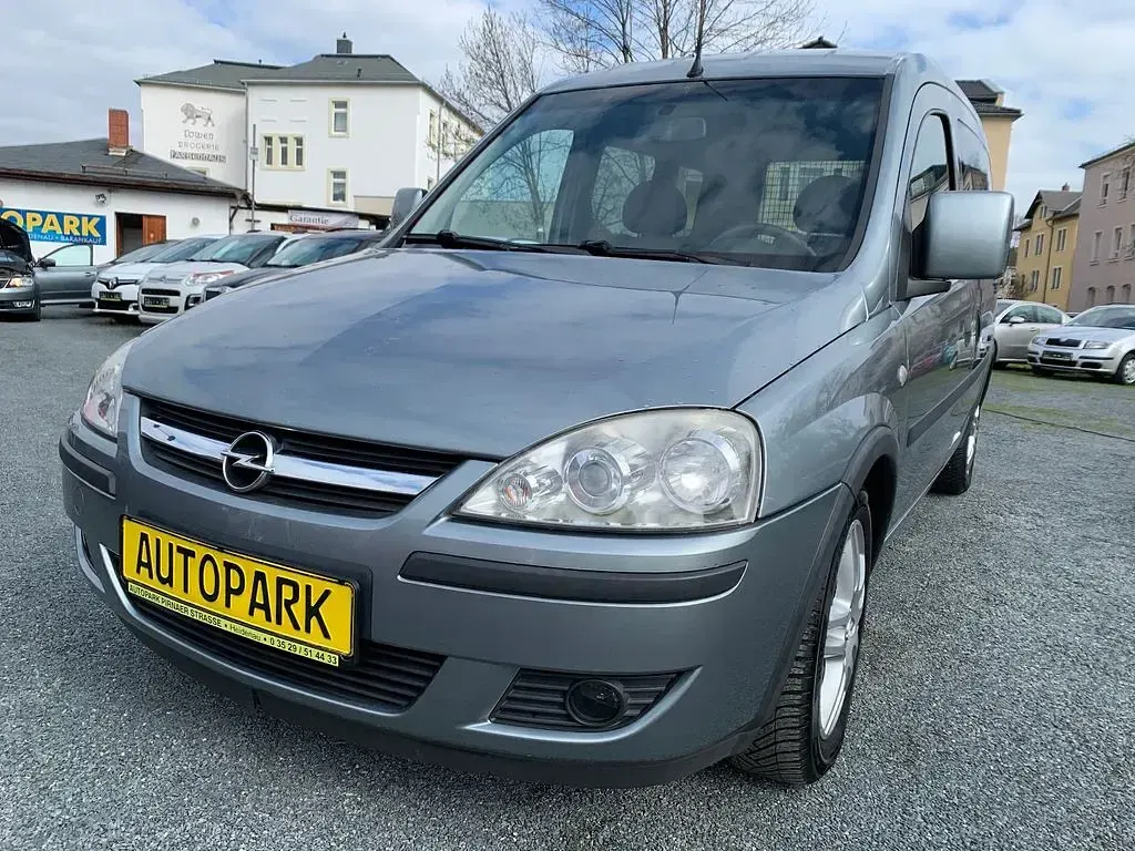 Usado Opel Combo 90 HP (66 kW) 2010 Prateado Monovolume