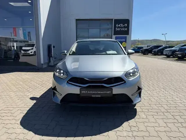 Neu Kia Ceed Comfort 140 PS (102 kW) 2026 Silber Kleinwagen