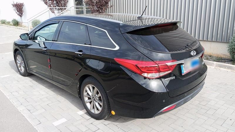 Schwarz Gebraucht 2016 Hyundai i40 Trend Kombi | 12.900 € (Fairer Preis) - Bild 1/4