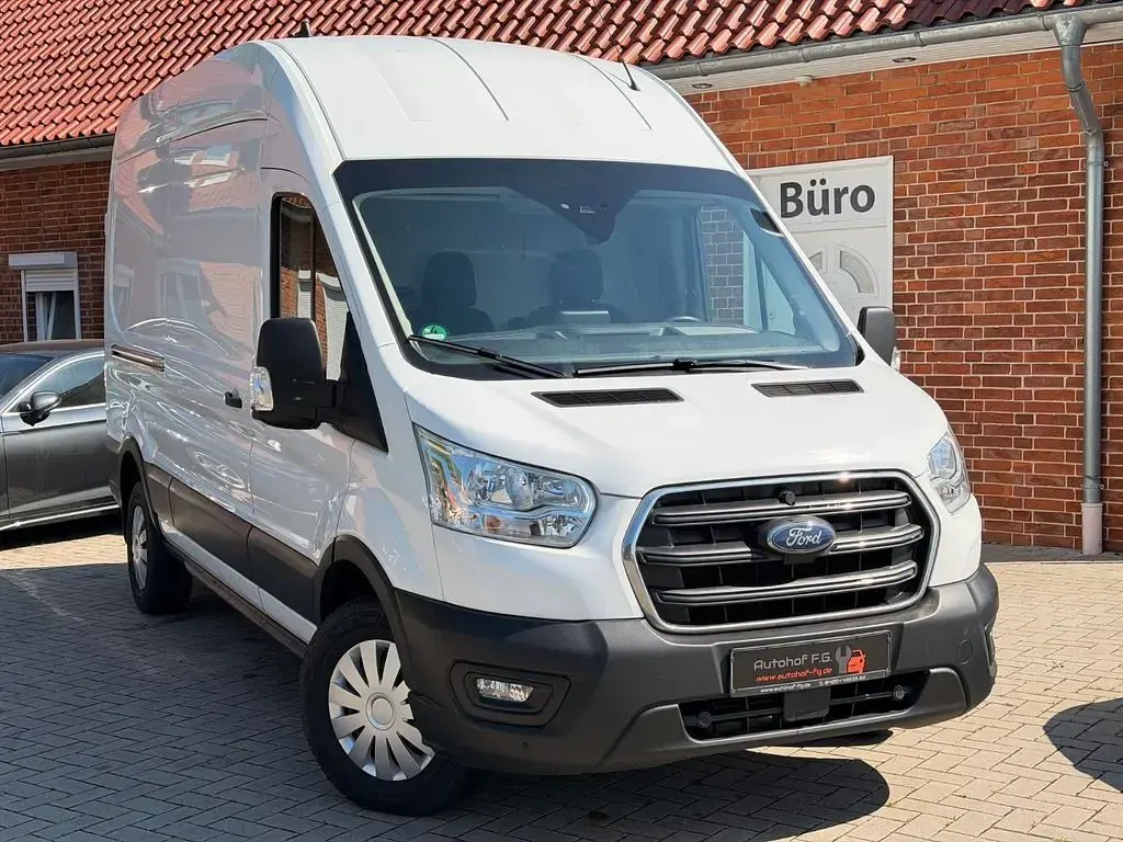 Gebraucht Ford Transit Trend 131 PS (96 kW) 2022 Weiß Limousine