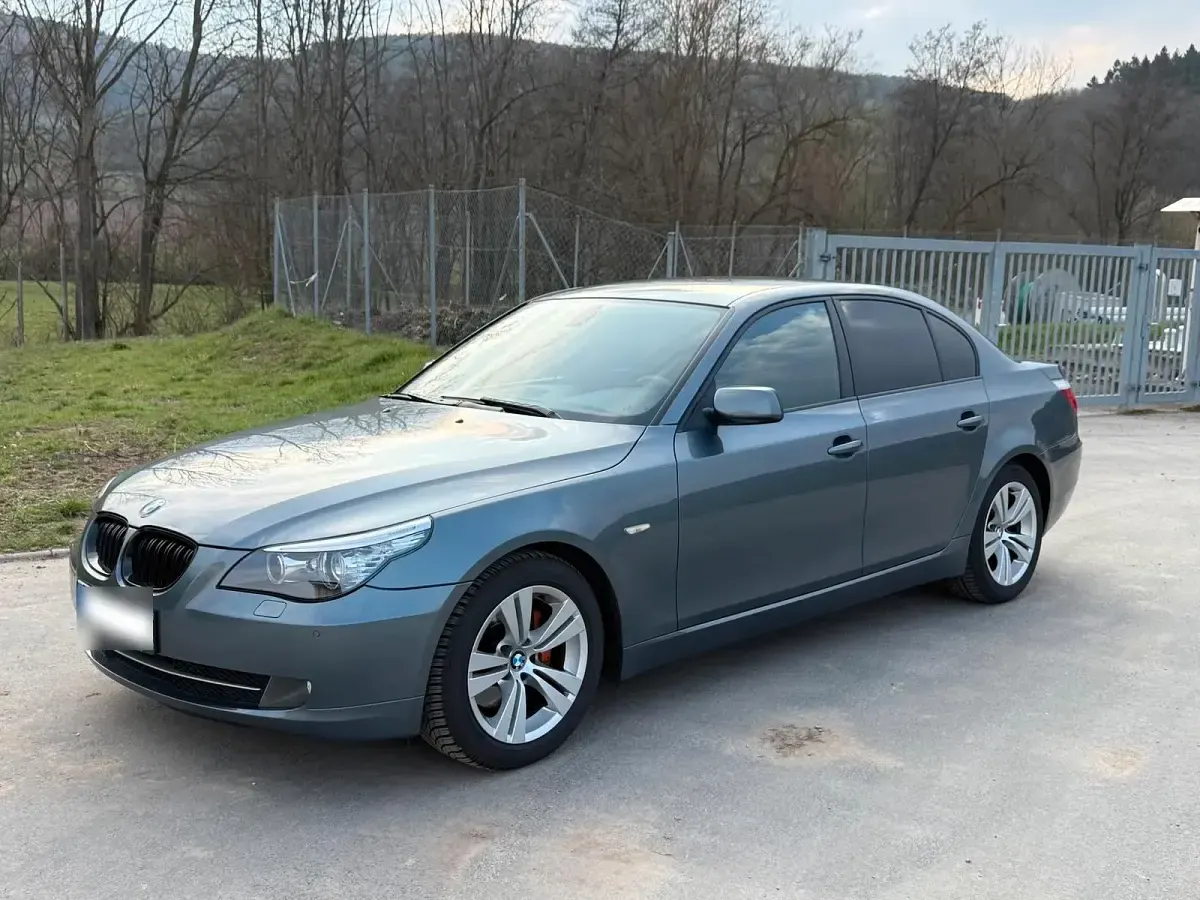 Second-hand BMW 520 176 CP (129 kW) 2010 Albastru Berlinǎ