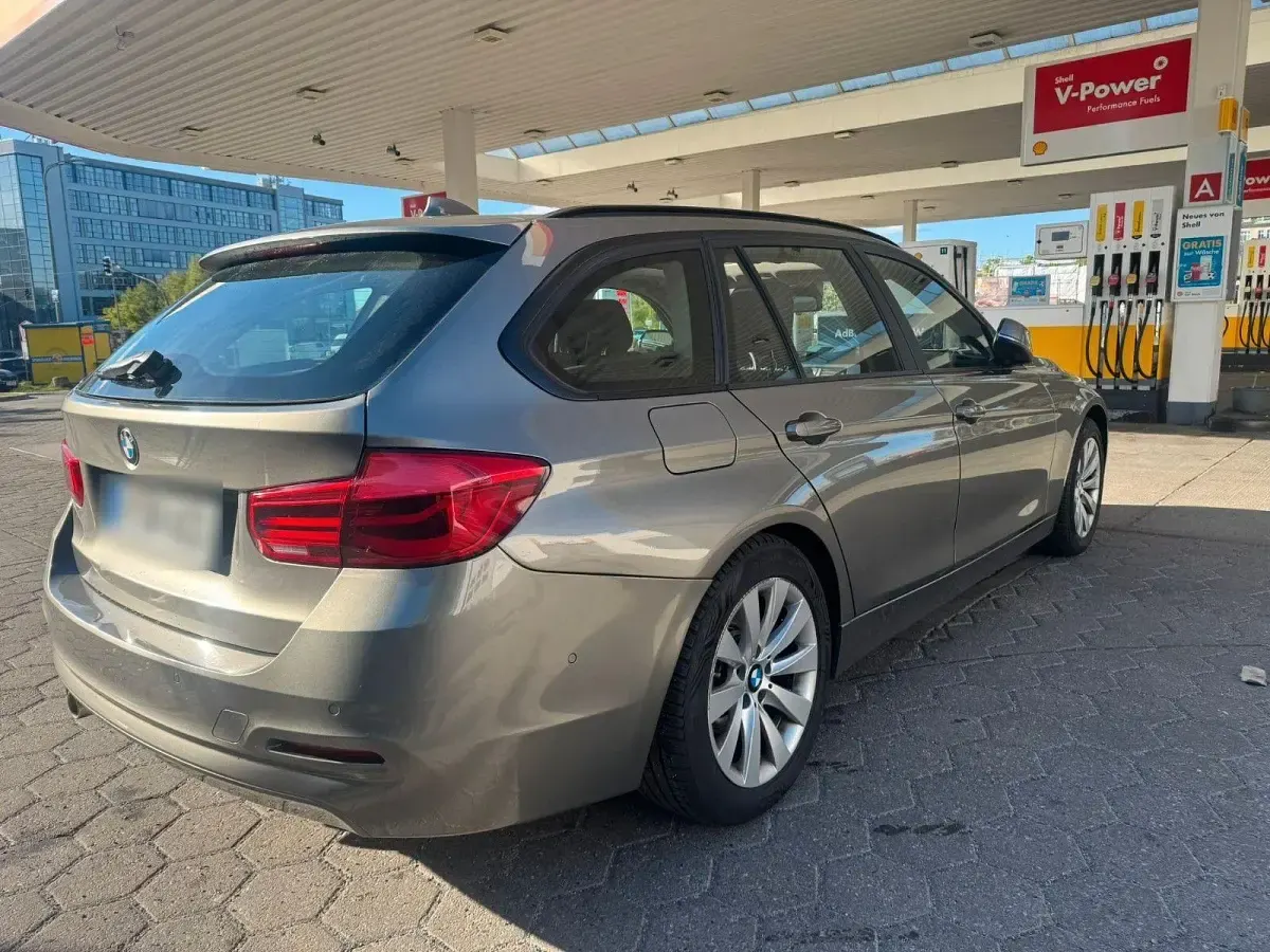Gebraucht BMW 320 Sport Line 190 PS (139 kW) 2018 Grau Kombi
