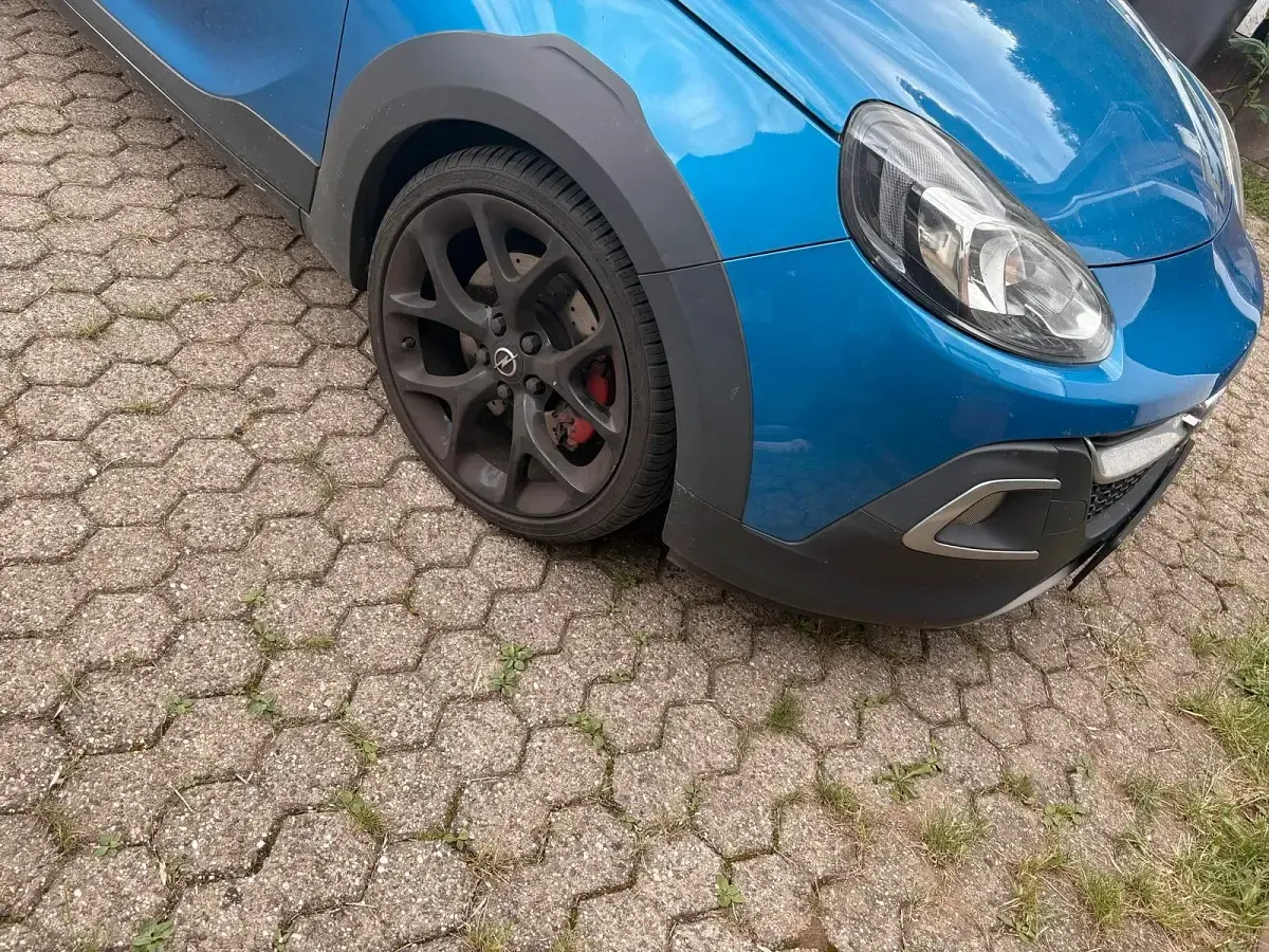 Gebraucht Opel Adam Rocks 150 PS (110 kW) 2016 Blau Kleinwagen