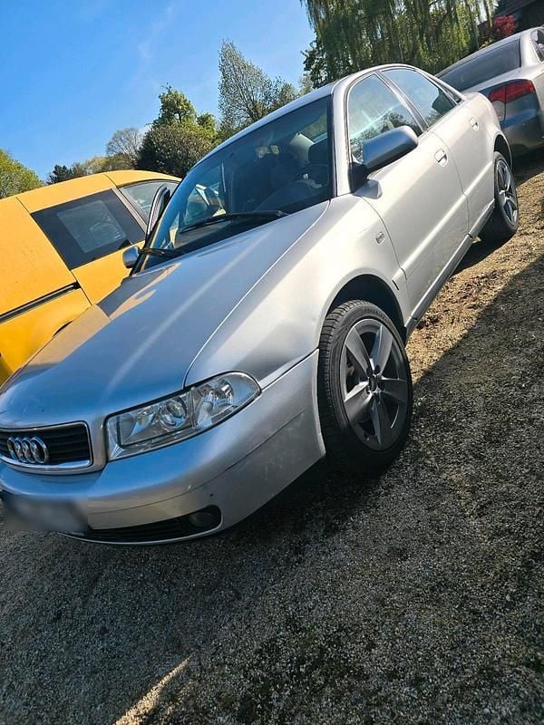 Usata Audi A4 101 CV (74 kW) 2000 Argento Berlina