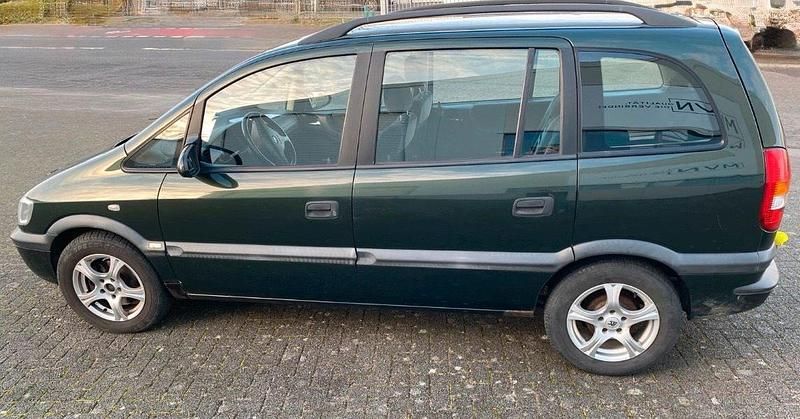 Grün Gebraucht 2001 Opel Zafira Van / Kleinbus | 1.700 € - Bild 1/4