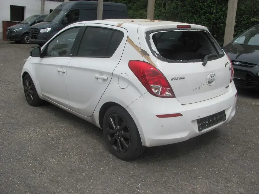Gebraucht Hyundai i20 75 PS (55 kW) 2014 Weiß Kleinwagen