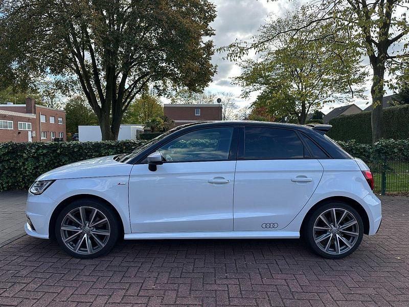 Weiß Gebraucht 2018 Audi A1 Sportback S-Line Kleinwagen | 18.600 € (Teuer) - Bild 1/4
